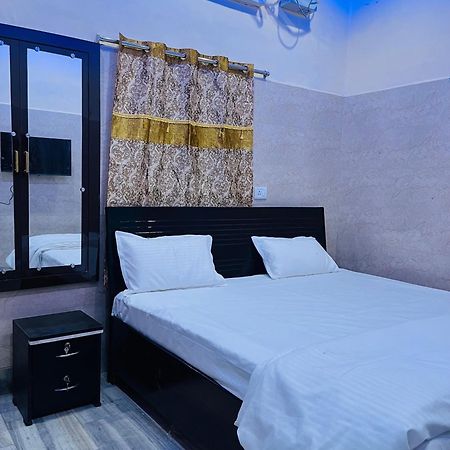 Saroja Paying Guest House Waranasi Zewnętrze zdjęcie