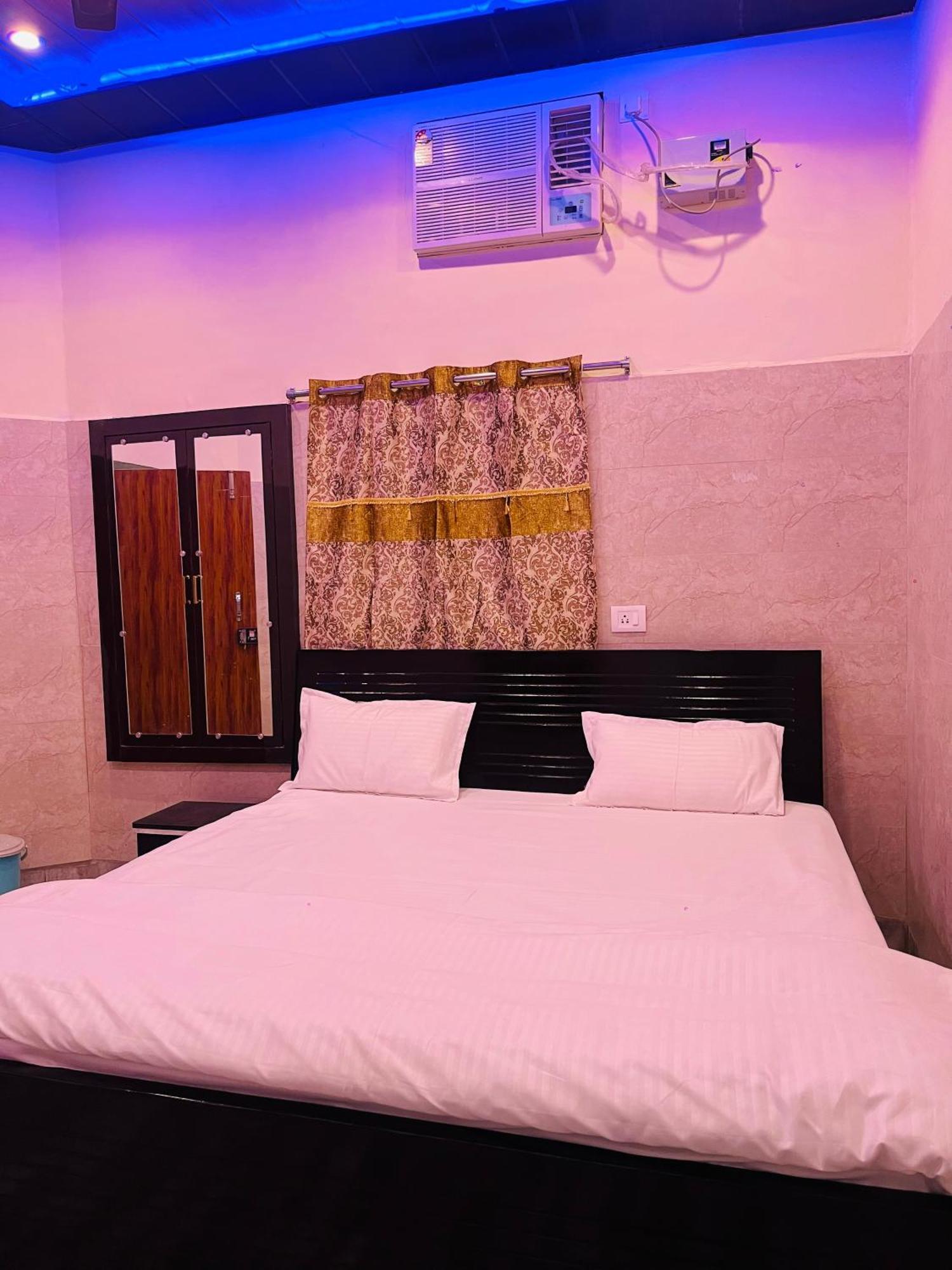 Saroja Paying Guest House Waranasi Zewnętrze zdjęcie