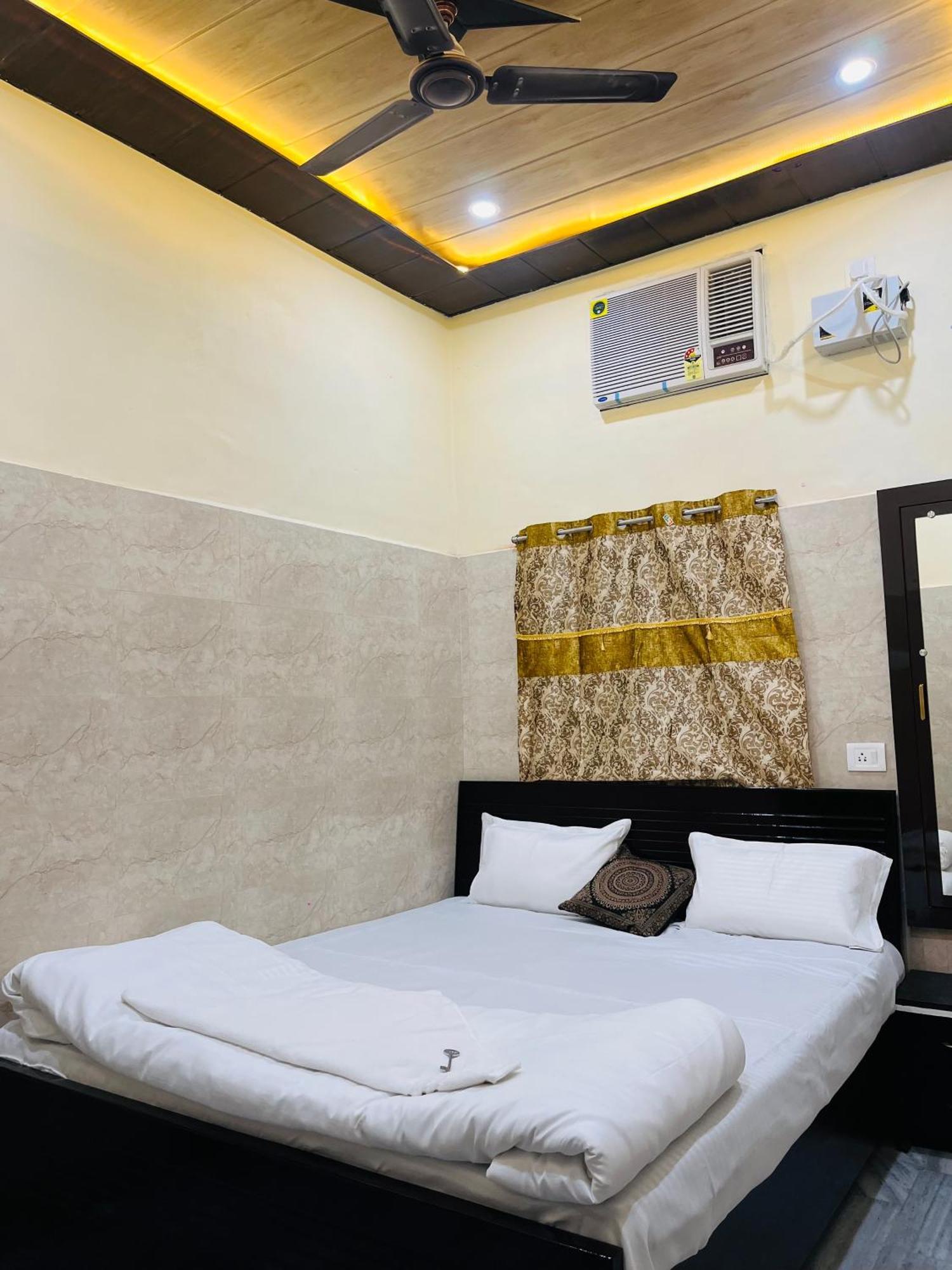 Saroja Paying Guest House Waranasi Zewnętrze zdjęcie