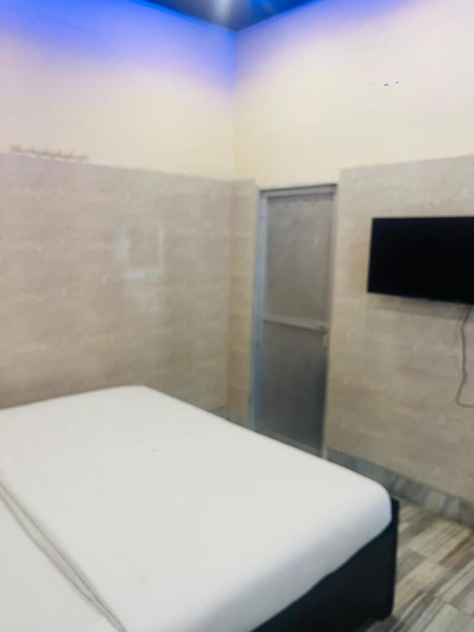 Saroja Paying Guest House Waranasi Zewnętrze zdjęcie