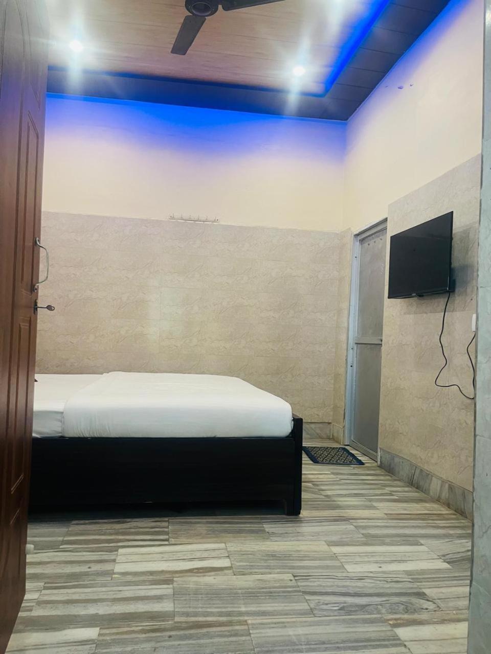 Saroja Paying Guest House Waranasi Zewnętrze zdjęcie
